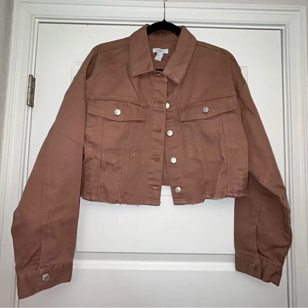 New, FOREVER 21 Premium Button Down Long Sleeve Denim Crop Jacket - Picture 3 of 6